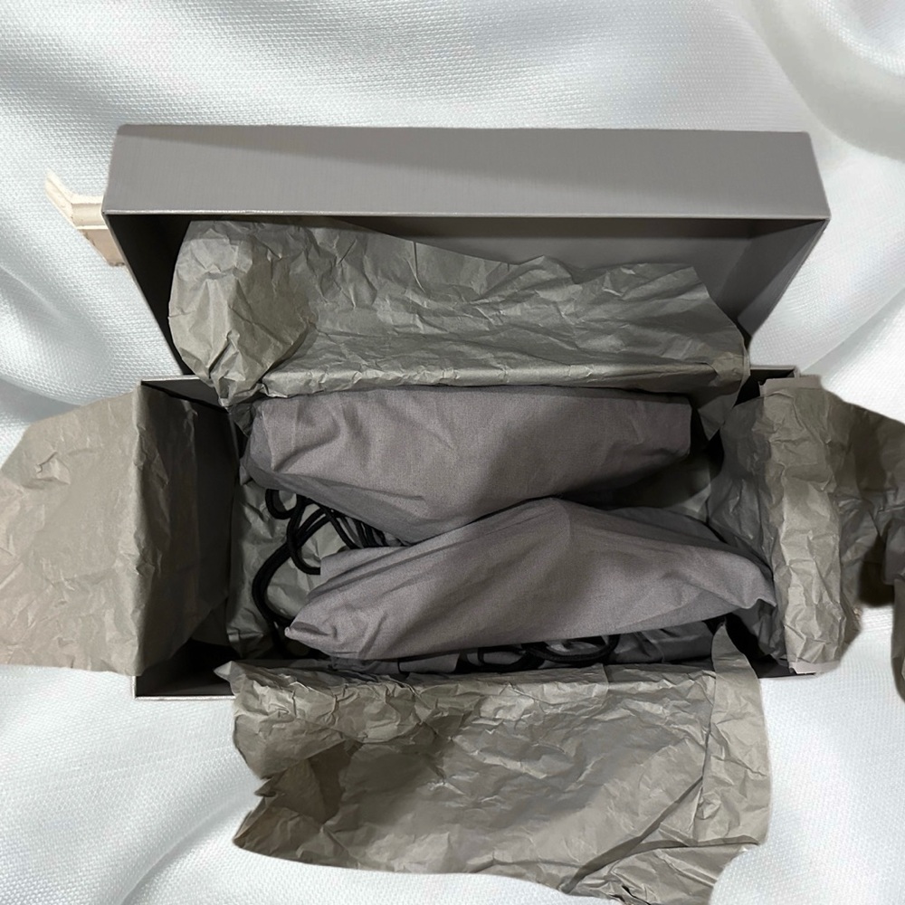 Gently Worn Balenciaga Pool Slide Rubber Logo Slip On Beige/ Black C 37 / US 6.5 - Picture 3 of 11